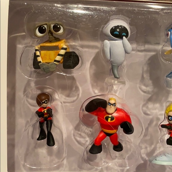 NEW Disney Pixar 8pc mini figurines gift set - Picture 2 of 5
